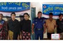 আখাউড়ায় ট্রেনের যাত্রী বেশে ছিনতাই, ৩ নারীসহ ৫ জন ধরা পড়ল