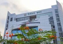 নির্বাচন ভবনে রণক্ষেত্র, কাঠগড়ায় রুমিন-ইসি