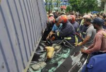 কুমিল্লায় প্রাইভেটকারের ওপর কাভার্ডভ্যান উল্টে নিহত ৪