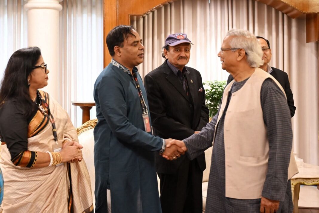 শারদীয় দুর্গা পূজা উপলক্ষে ড. ইউনূসের সাথে এস এন তরুণ দে’র সাক্ষাৎ