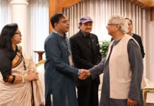 শারদীয় দুর্গা পূজা উপলক্ষে ড. ইউনূসের সাথে এস এন তরুণ দে’র সাক্ষাৎ