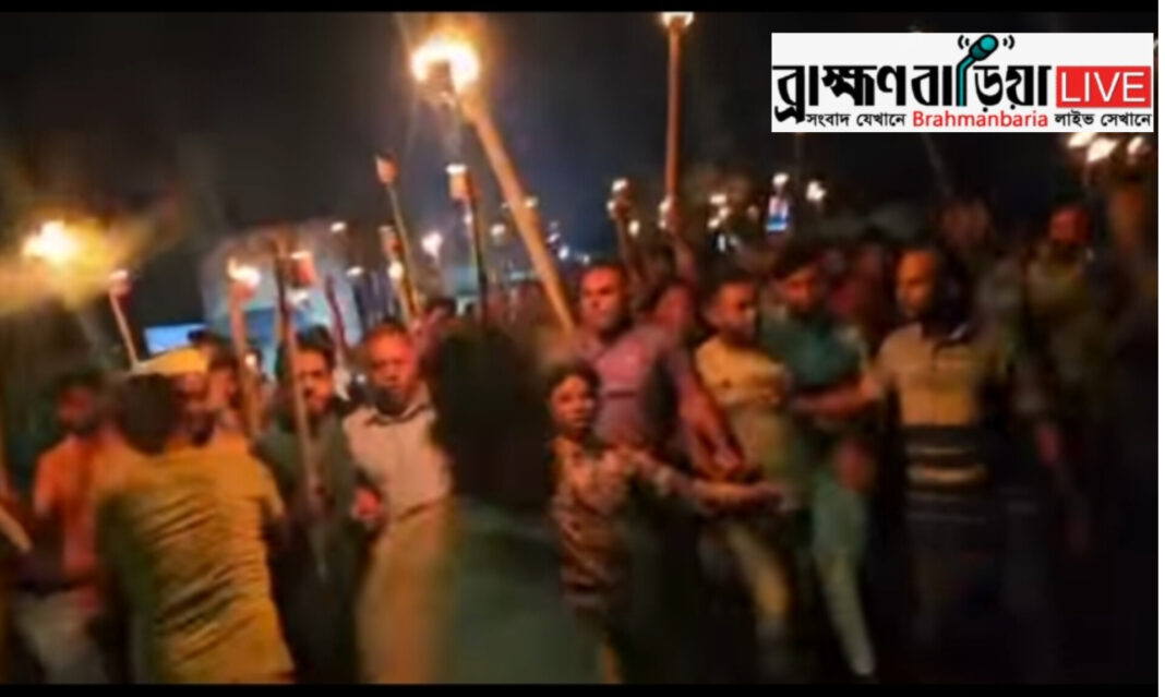 আসন বিন্যাসে মিথ্যা তথ্য: রুমিন ফারহানার বিরুদ্ধে মশাল মিছিল।