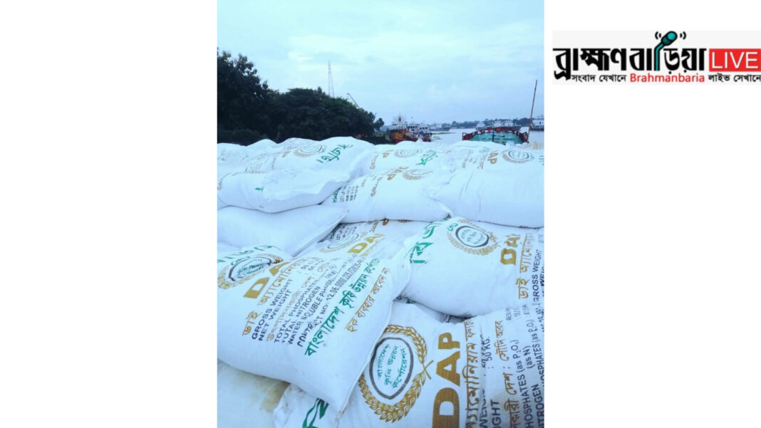 আশুগঞ্জে ৪২০ বস্তা সার ও ট্রাকসহ ২ পাচারকারী আটক